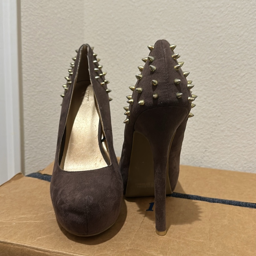 Heels - Picture 2 of 2